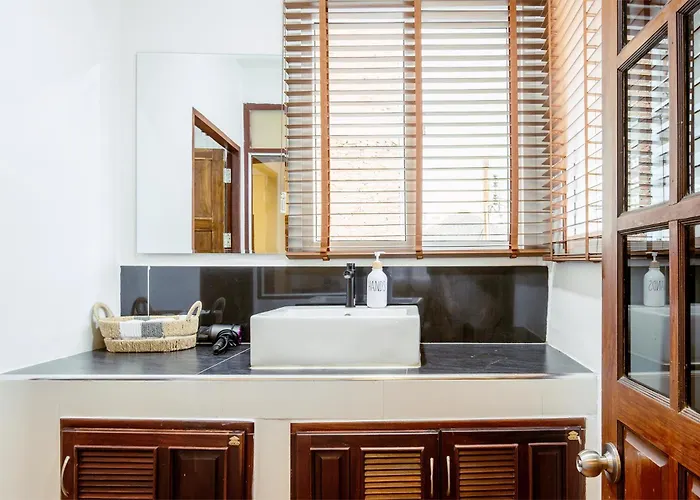 Via Baan Sathorn, City-center With Private Rooftop Near Bts Апартаменты