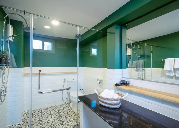Via Baan Sathorn, City-center With Private Rooftop Near Bts Апартаменты Бангкок